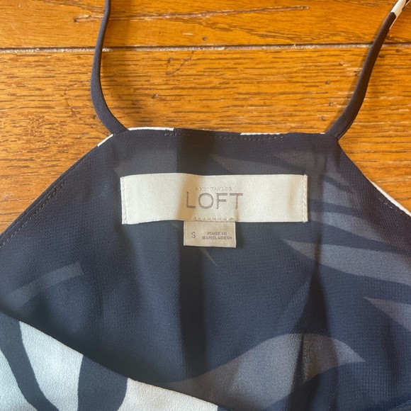 LOFT Monochrome Navy and White  Leaf Pattern Tank Top - Picture 2 of 4